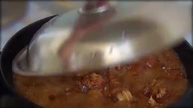 2k高清拍摄诱人美食制作红烧黄豆炖猪手视频的预览图